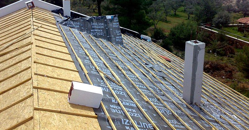 Karabağlar EPDM Kauçuk Çatı – OSB üzerine serilmiş nefes alan su yalıtım örtüsü ve çıtalama Karabağlar EPDM Kauçuk Çatı – OSB üzerine serilmiş nefes alan su yalıtım örtüsü ve çıtalama